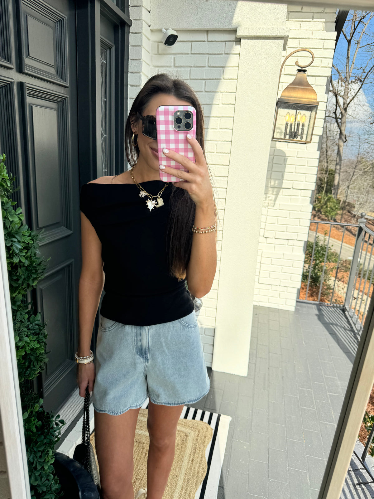 Avery Black Top