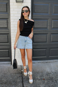 Avery Black Top