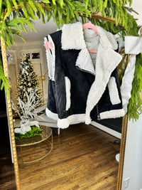 Black Sherpa Vest (Restock)