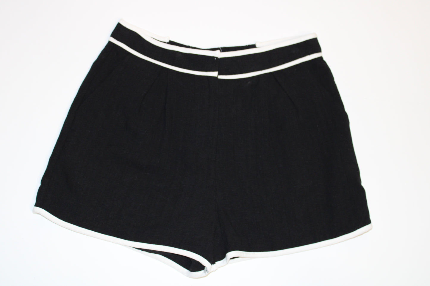 Black & White Linen Set